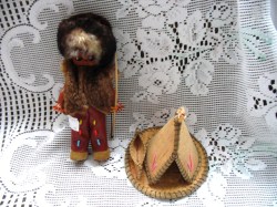 6'' BROWN GOOGLY HP DOLL ,FUR HAT, VEST, BOW ,BIRCH TEEPEE, CANOE